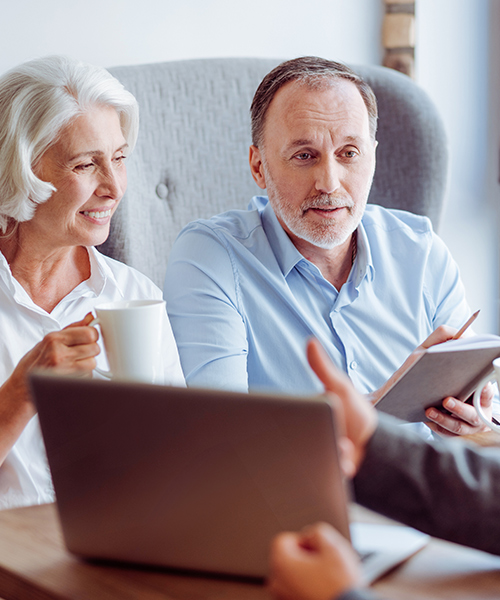 elder married couple having a meeting with an insurance agent chesapeake va